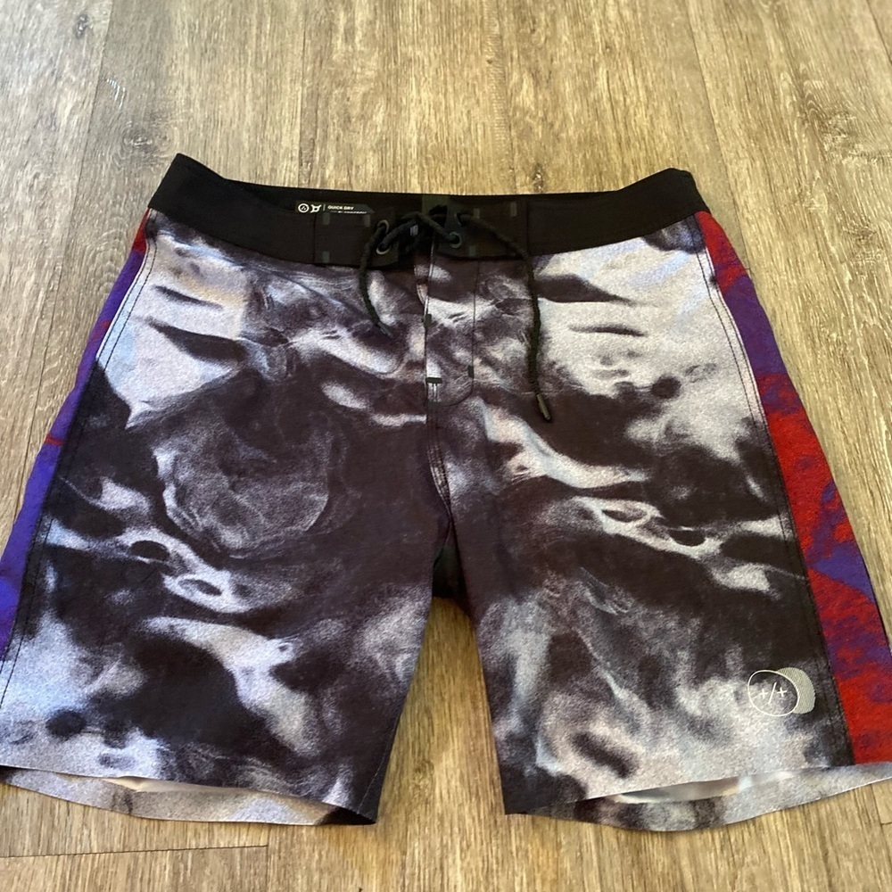 Globe mens board shorts size 34